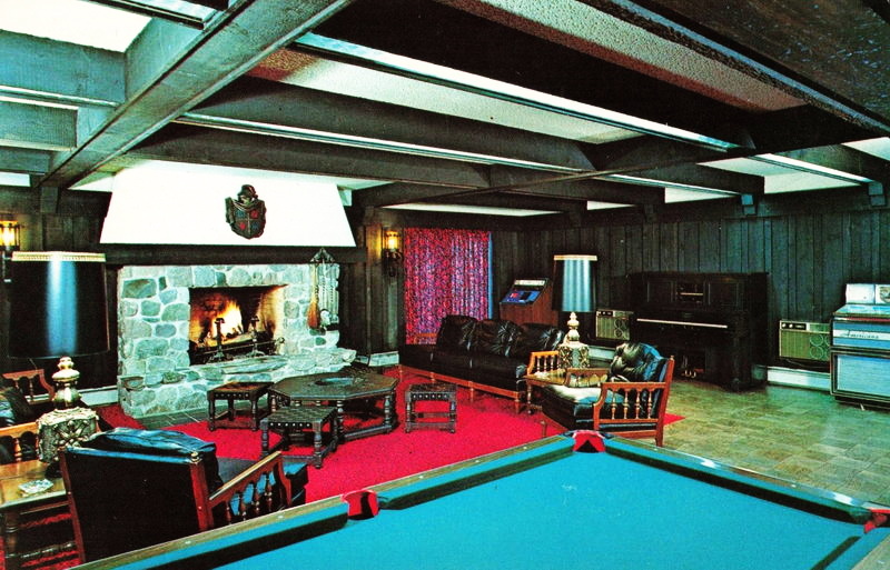 Fox Haus Motor Lodge - Vintage Postcard (newer photo)